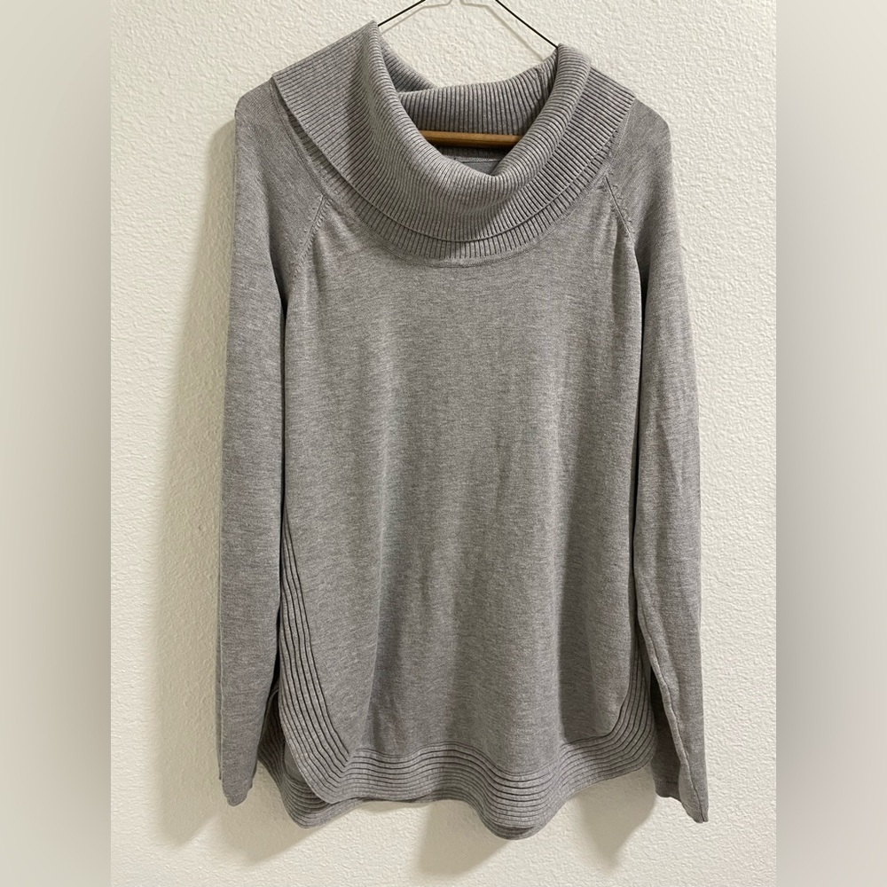 Lety & Me Elegant Gray Turtleneck longsleeve Top